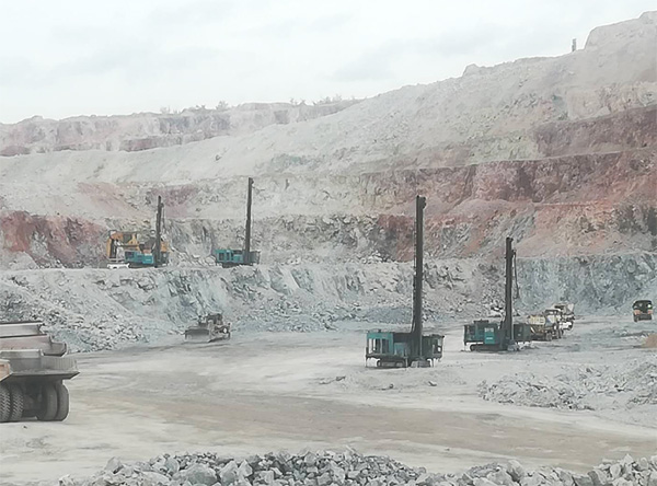 高温酷暑,山河智能凿岩设备异域扬威