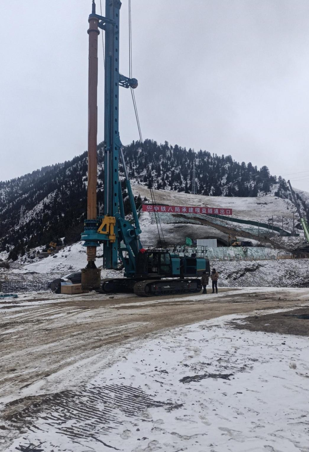 决战“世界之巅”!山河智能旋挖钻机实力助建川藏铁路